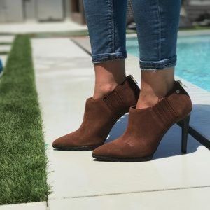 size 6  Heeled booties